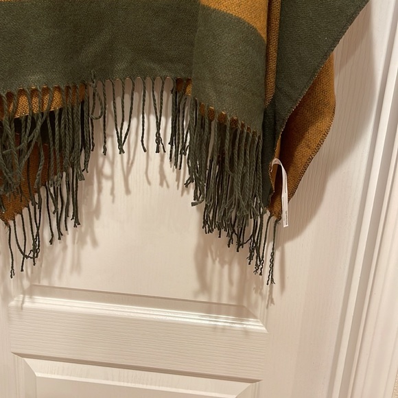New Anthropologie Green Sweater Poncho - Picture 9 of 12